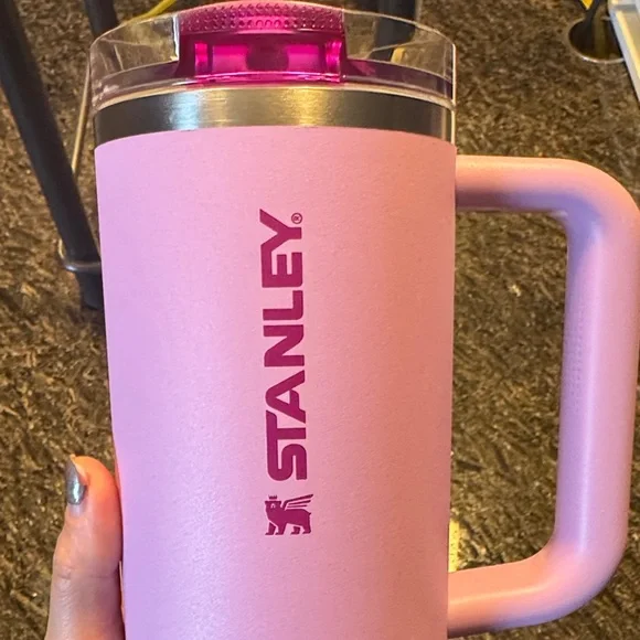 Stanley The FlipStraw Quencher Protour Tumbler- 30oz. Soft Orchid color - Picture 2 of 7